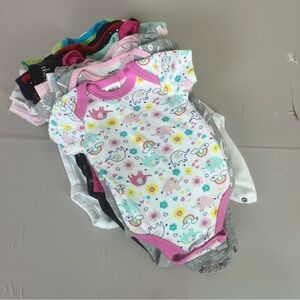 Bodysuit Short Sleeve‎ various brands Lot Baby Girls 0/3 Months 15 Pieces